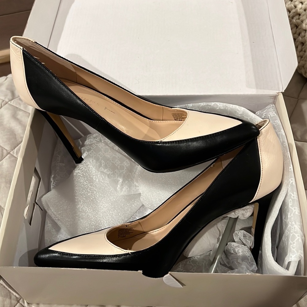 Size 7.5 banana republic pumps